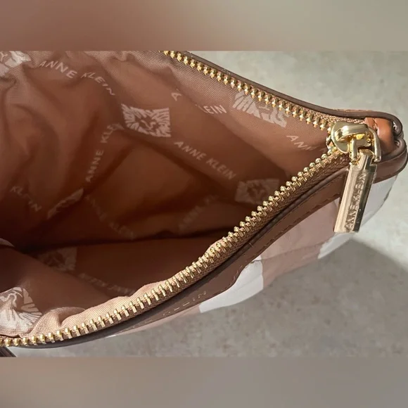 Women’s Anne Klein Beige 2-Pieces Wristlet With Coins Case NWOT - Picture 12 of 13